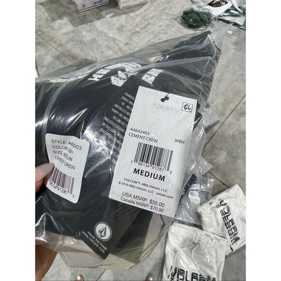 Volcom NWT Cement Crew Sweatshirt Washed Black Heather - Picture 4 of 4